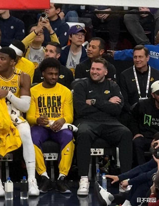 关于比赛局势复杂首场状态出色,湖人观众沸腾!,蒂姆重返赛场比赛高潮迭起的信息NINE GAME