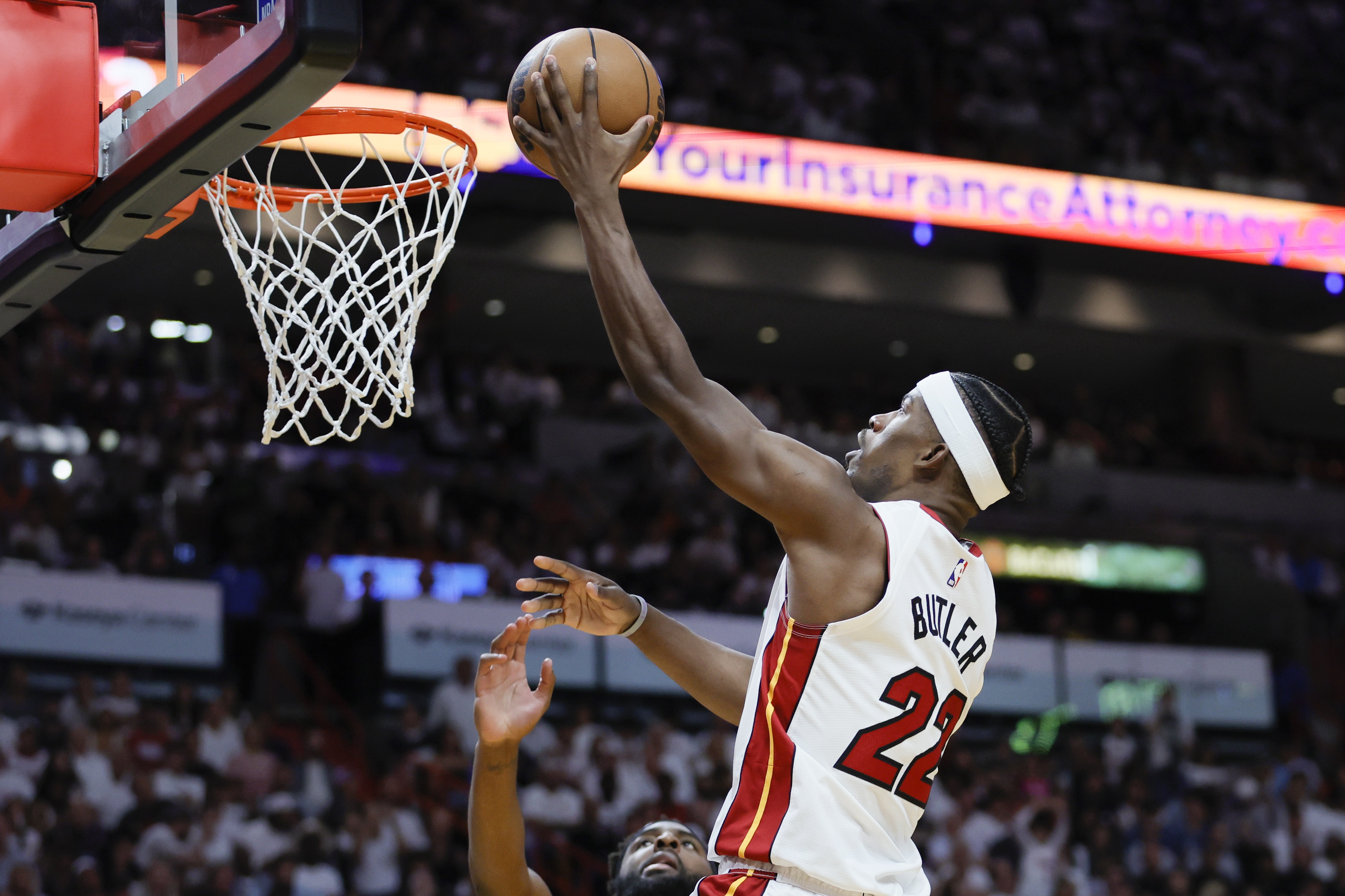 包含巴特勒关键节点高光表现，曼联带队取胜！的词条