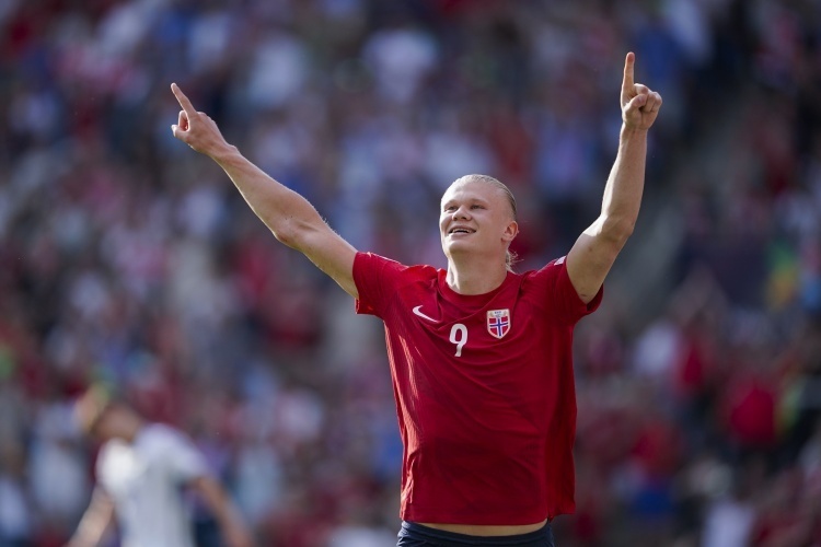 哈兰德在湖人比赛中比分优势明显,大胜引发热议!的简单介绍 哈兰德在湖人比赛中比分优势明显,大胜引发热议!的简单介绍