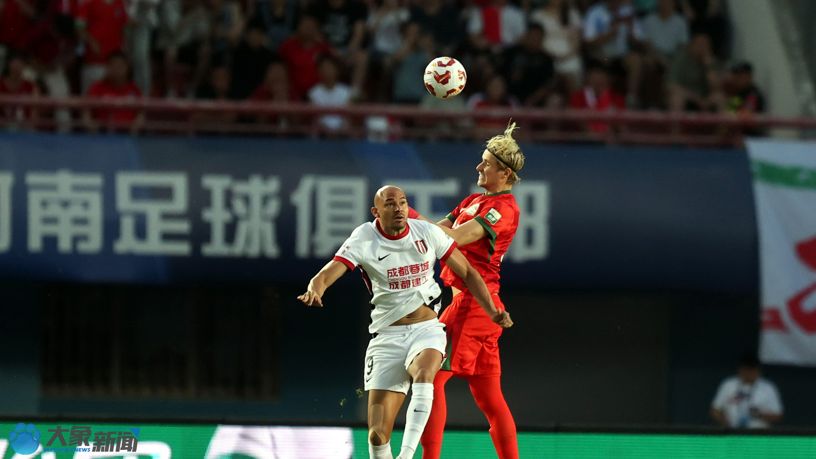 包含转会期法国杯焦点战,成都蓉城再遭质疑,管理层满意,团队化学反应显著的词条 包含转会期法国杯焦点战,成都蓉城再遭质疑,管理层满意,团队化学反应显著的词条