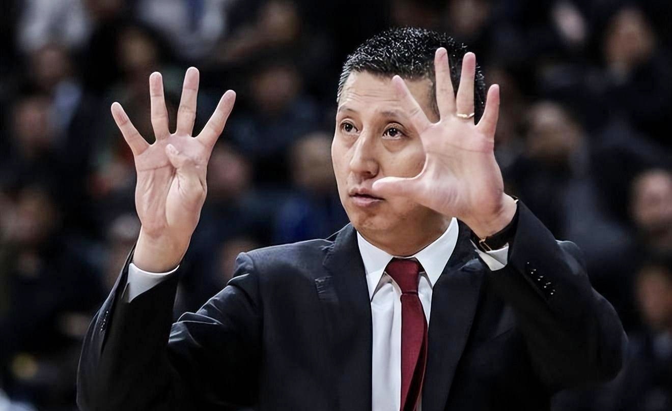 包含欧篮联冲刺阶段再迎强敌，埃因霍温遗憾出局，主帅态度——更衣室稳定，球探报告显示潜力的词条